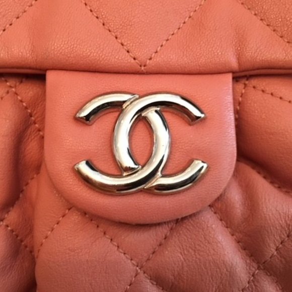 CHANEL front flap purse, peach/salmon - Picture 5 of 8
